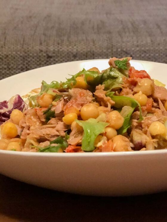 chickpea salad with tuna