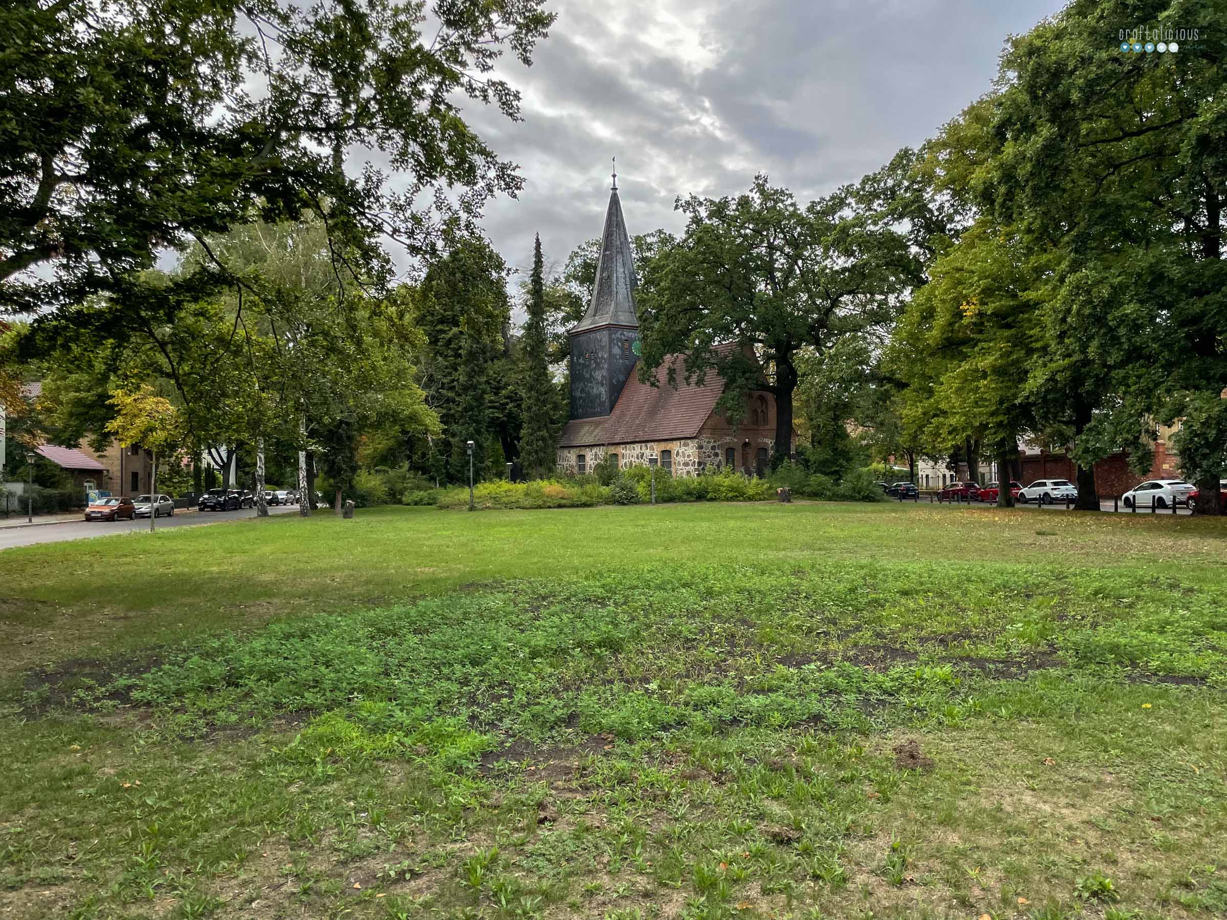 exploring the neighborhood Kirche Alt Wittenau