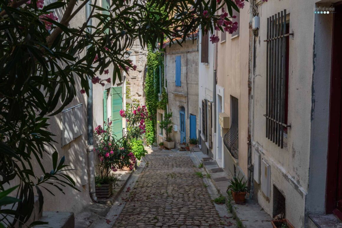 river cruise southern france uniworld_arles alley2