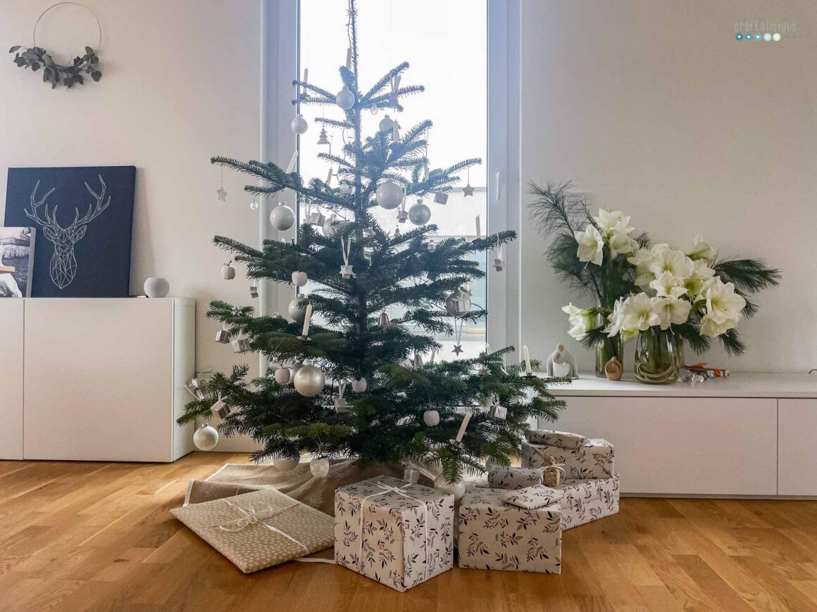 MY CHRISTMAS Tree in white and silver and red candles